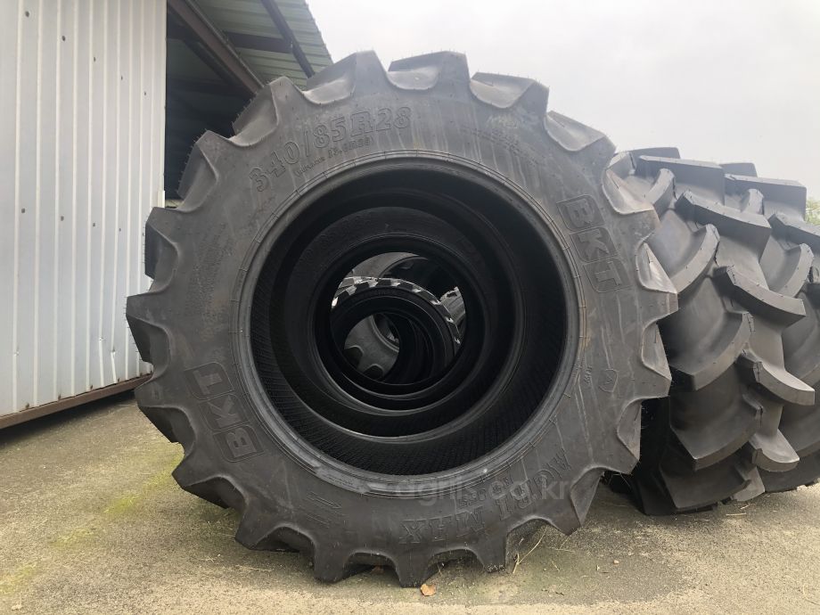 BKT 트랙터용 <b>타이어</b> <b>13.6-28</b>(래디얼일반 340/85 R28) 사진1