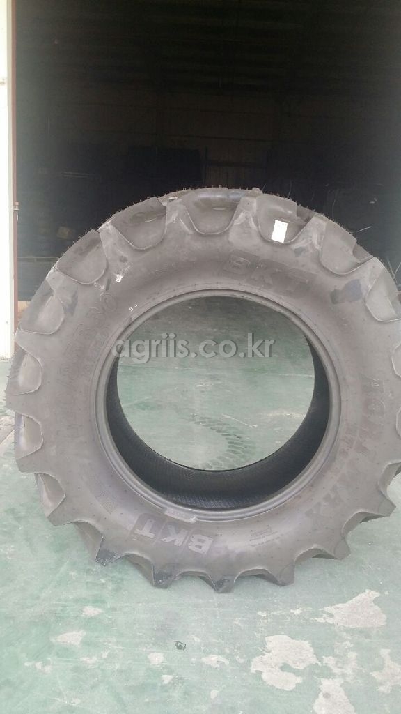 BKT <b>트랙터</b>용 타이어 16.9-30(래디얼일반 <b>42</b>0/85 R30) 사진1