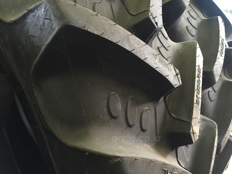 BKT <b>트랙터</b>용 타이어 16.9-38(래디얼일반 <b>42</b>0/85 R38) 사진2