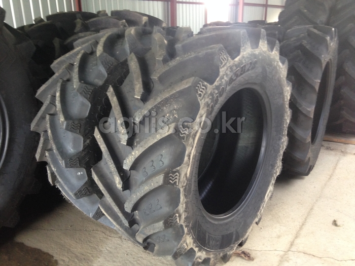 BKT <b>트랙터</b>용 타이어 14.9-28(래디얼초광폭 <b>48</b>0/65 R28) 사진1