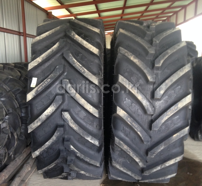 BKT 트랙터용 타이어 <b>18.4</b>-<b>38</b>(래디얼초광폭 600/65 R<b>38</b>) 사진1