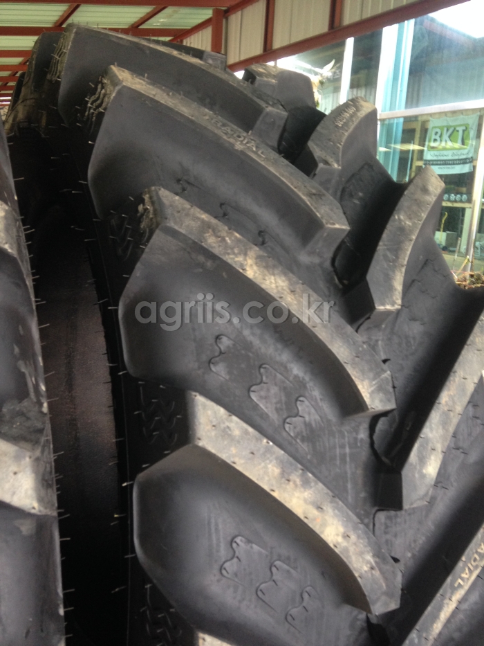 BKT 트랙터용 타이어 <b>18.4</b>-<b>38</b>(래디얼초광폭 600/65 R<b>38</b>) 사진2