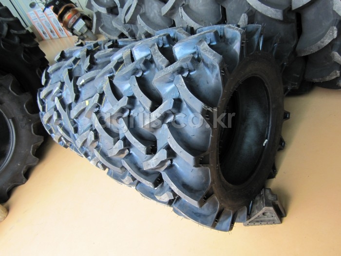 흥아(TIRON) 617신형 트랙터용 <b>타이어</b> 9.5-18 사진2