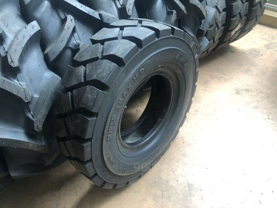 BKT <b>지게차</b>용 타이어 7.00-12 사진1