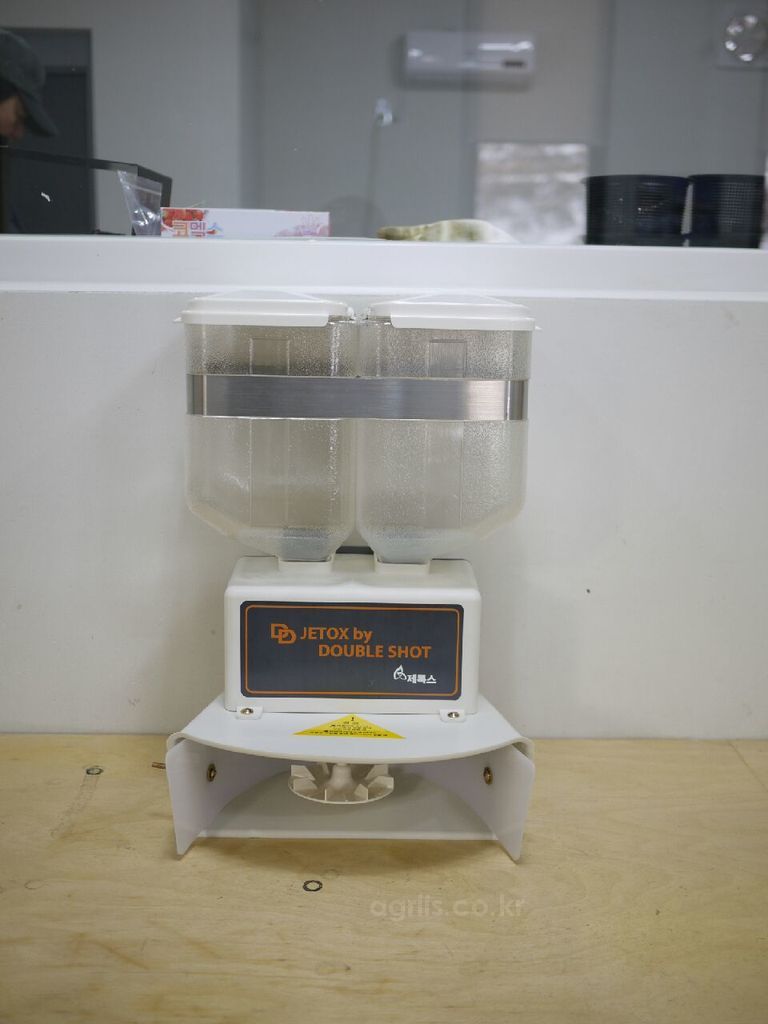 CN제톡스(한국) <b>이앙기</b>약제살포기 TOXD1000R (후방 약통2개) 사진1