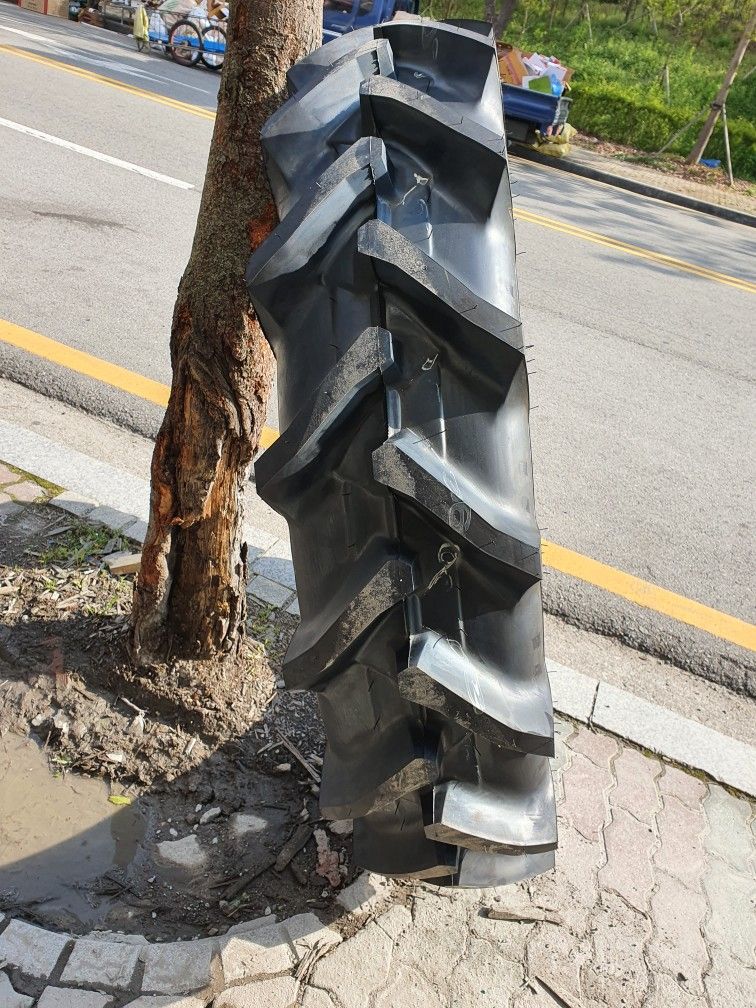 흥아(TIRON) 트랙터용 <b>타이어</b> 13.6-36 8PR 사진1