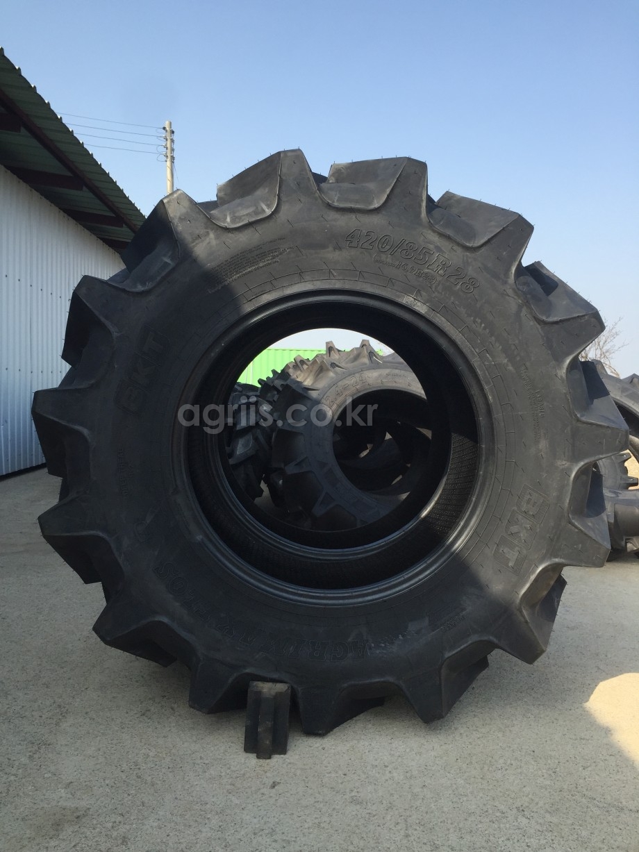 BKT <b>트랙터</b>용 타이어 16.9-28(래디얼높은굽 <b>42</b>0/85 R28 R2) 사진2