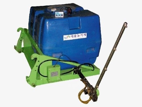 대풍(한국) 논두렁제초제살포기 <b>트랙터</b> 부착형 사진1