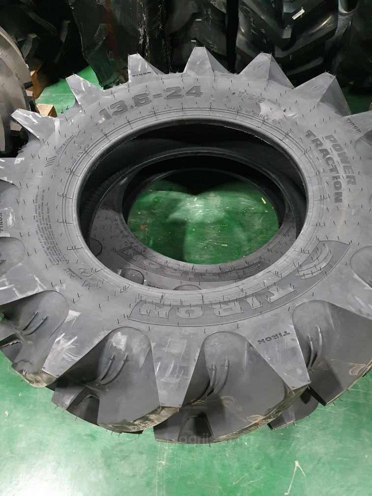 흥아(TIRON) 트랙터용 타이어 13.6-24(신형 617모델) 사진3