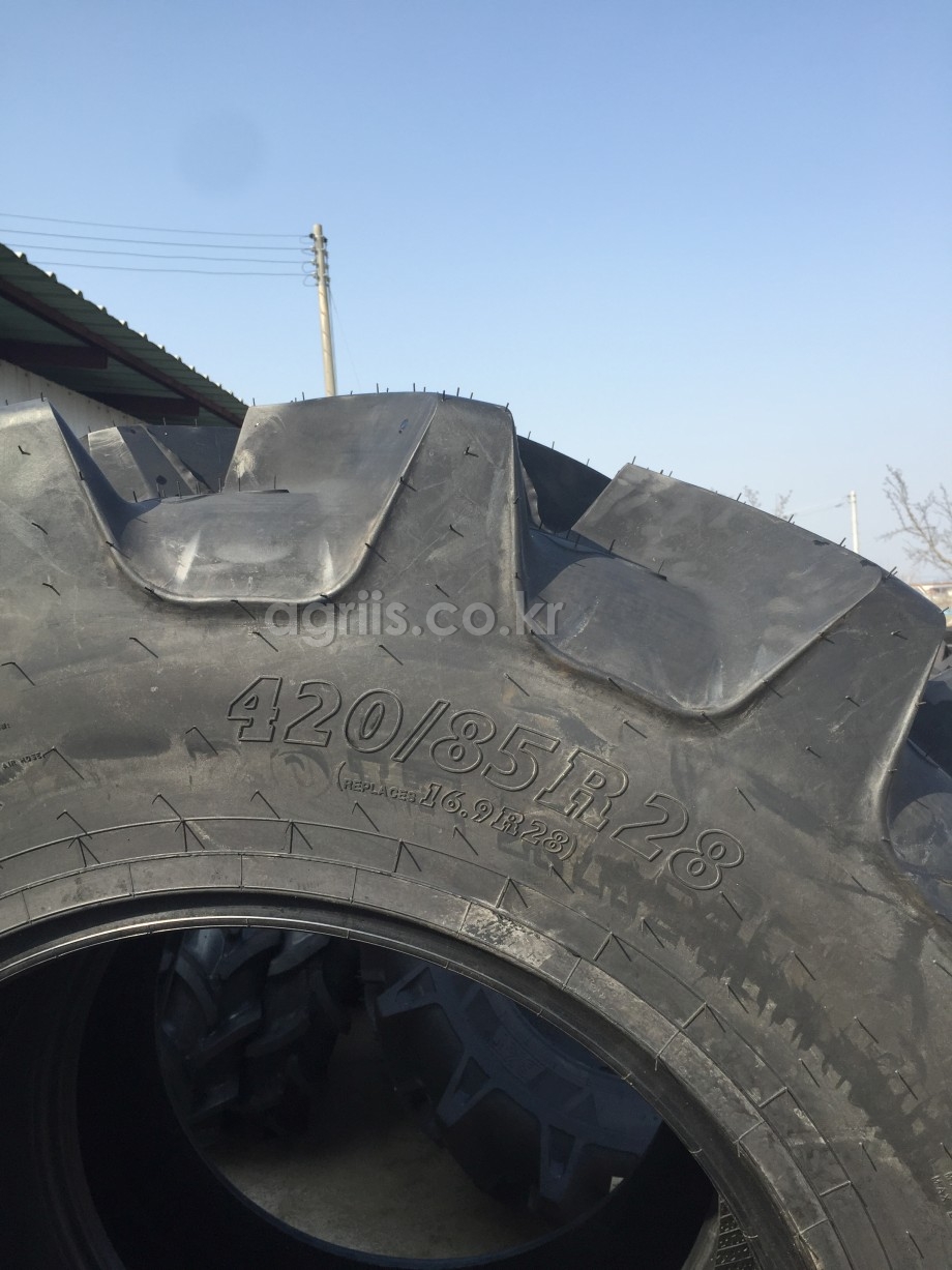 BKT 트랙터용 타이어 16.9-28(래디얼높은굽 420/85 R28 R2) 사진4