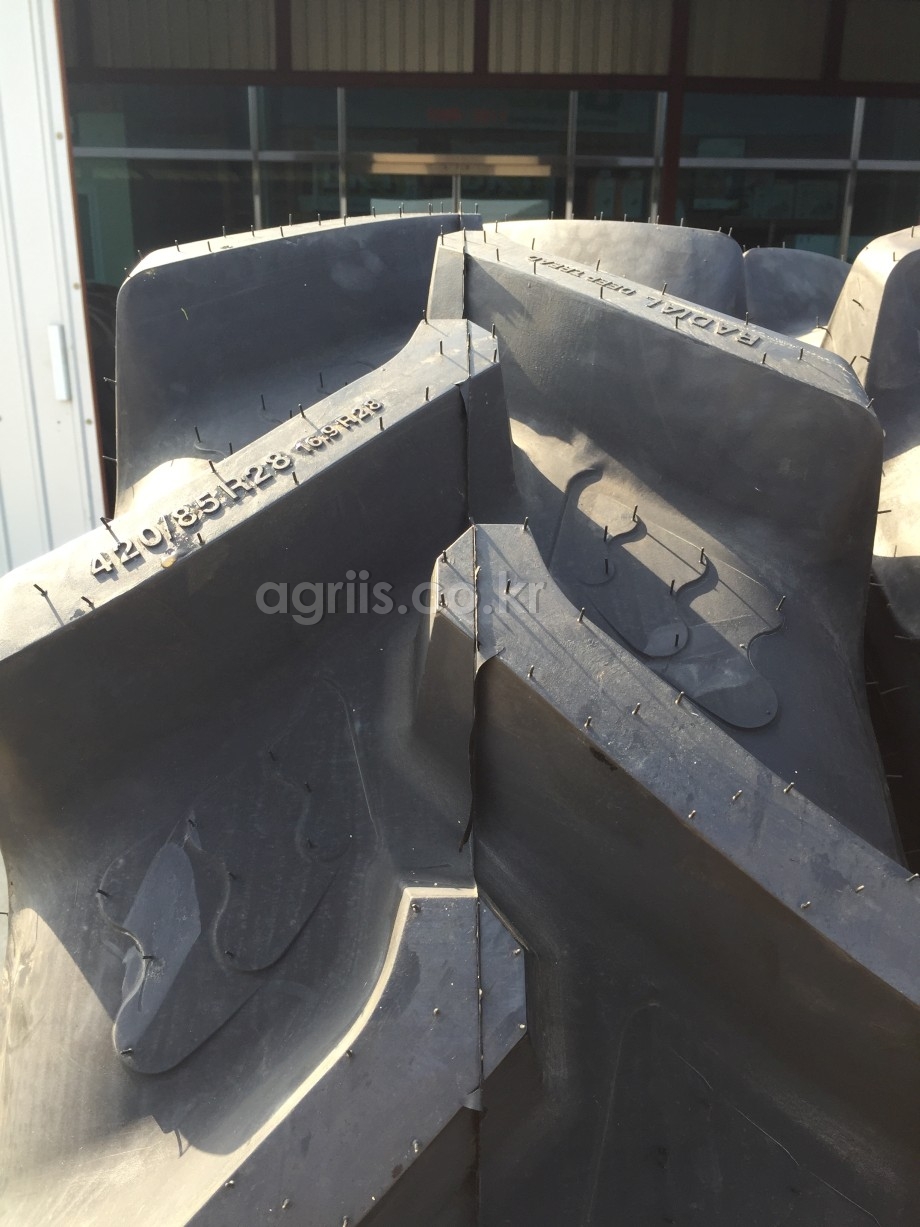 BKT 트랙터용 타이어 16.9-28(래디얼높은굽 420/85 R28 R2) 사진7