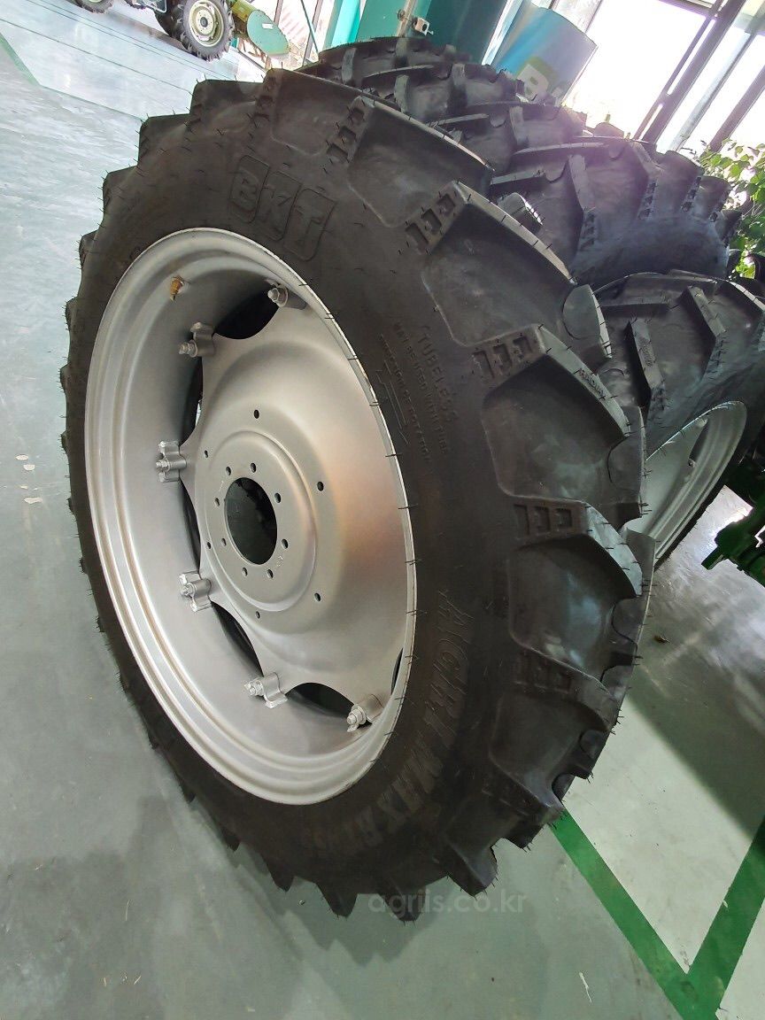 BKT 소폭타이어 11.2-38(270/95R38) 래디얼타이어휠조합 사진2