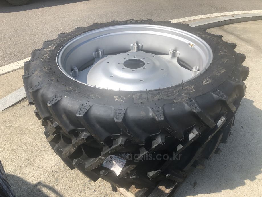 BKT 소폭타이어 11.2-38(270/95R38) 래디얼타이어휠조합 사진3