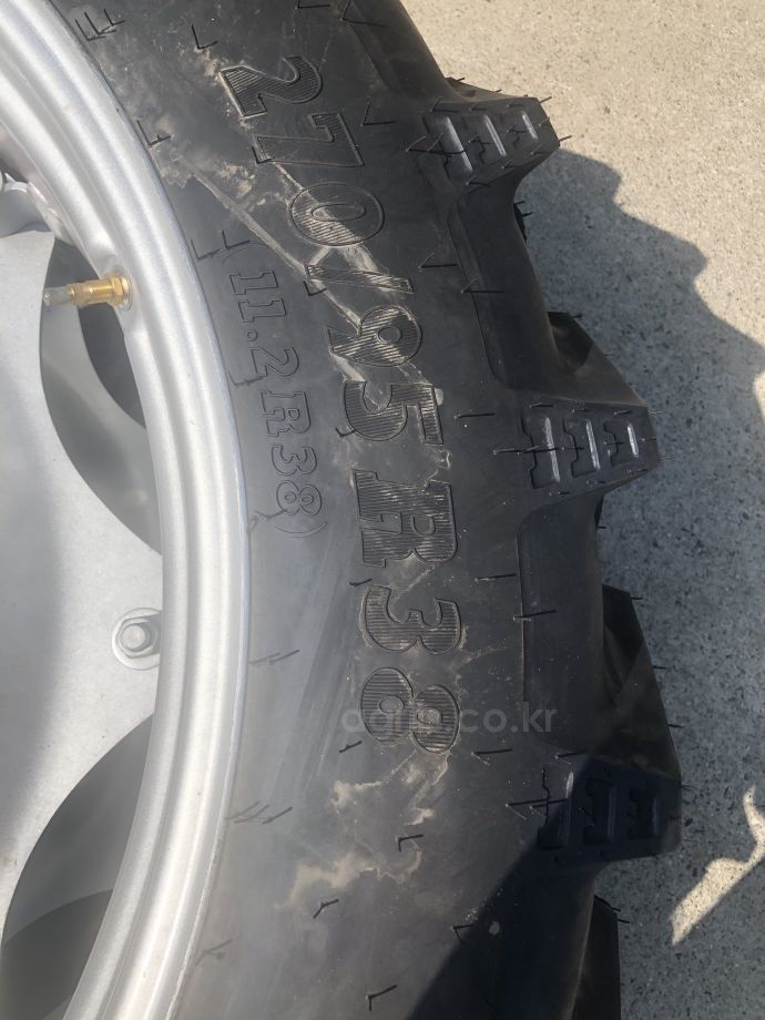 BKT 소폭타이어 11.2-38(270/95R38) 래디얼타이어휠조합 사진5
