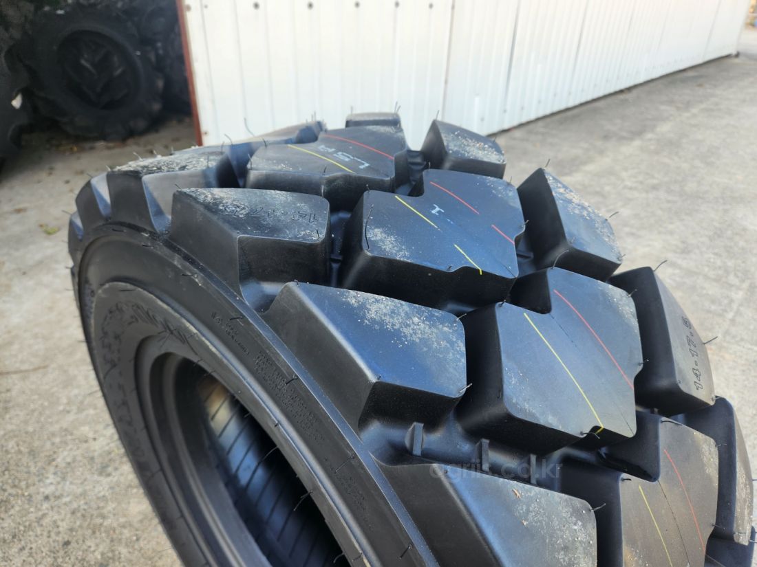 맘모스 스키드로더용 타이어 14-17.5(곰발바닥) 사진3