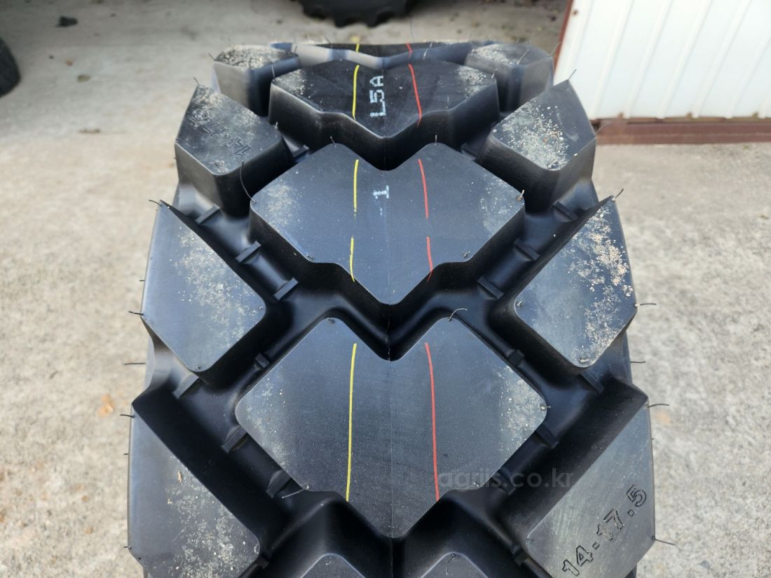 맘모스 스키드로더용 타이어 14-17.5(곰발바닥) 사진4