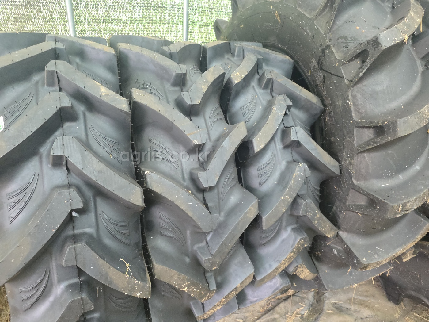 BKT 트랙터용 타이어 12.4-24 TR175TT