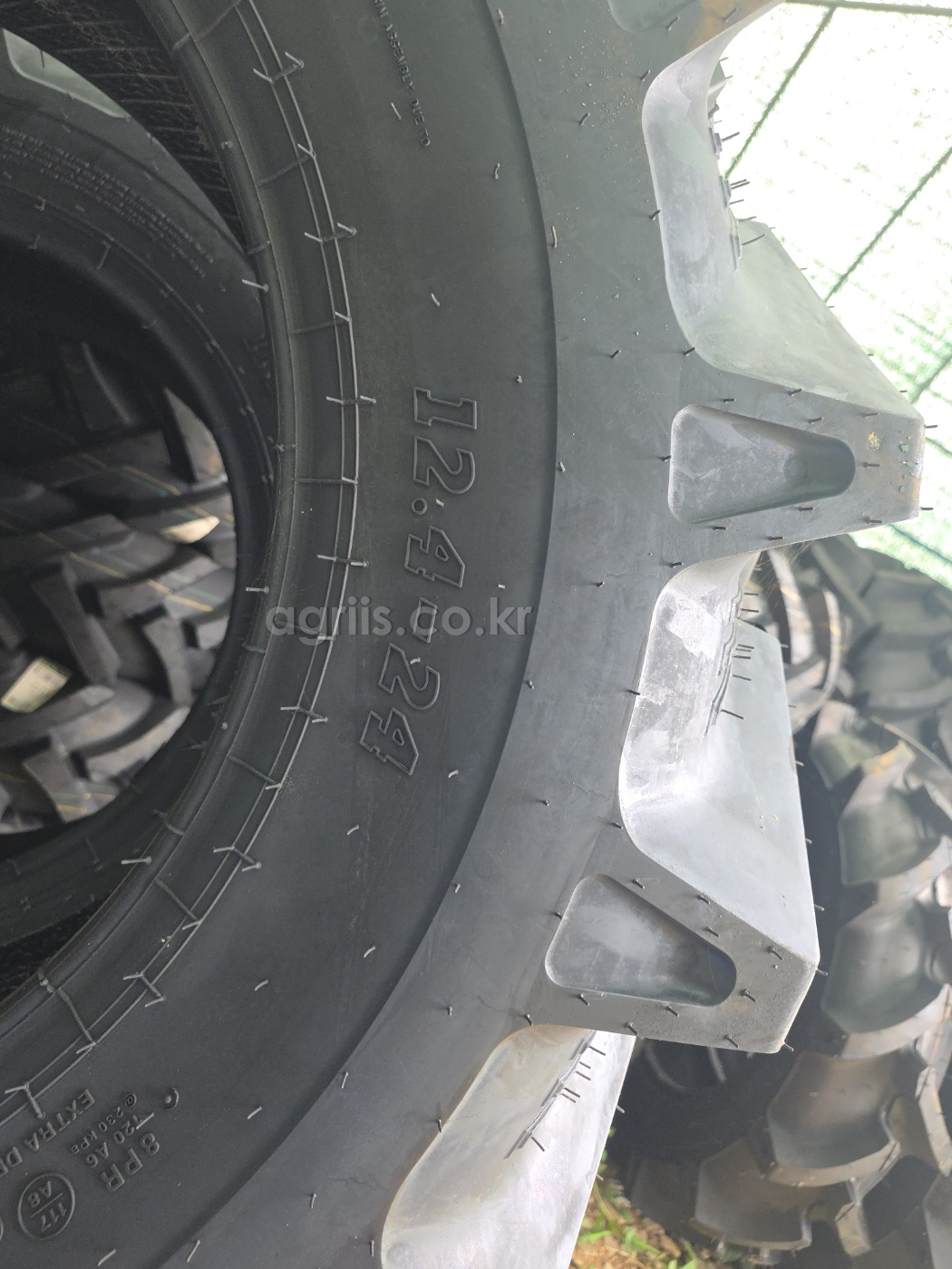 BKT 트랙터용 타이어 12.4-24 TR175TT 사진4