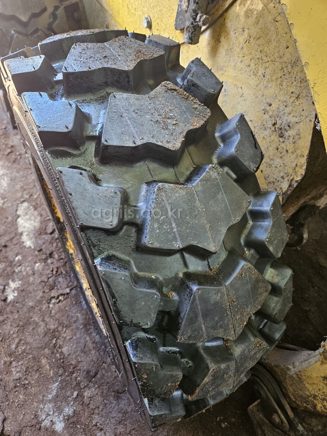  스키드로더용 타이어 12-16.5