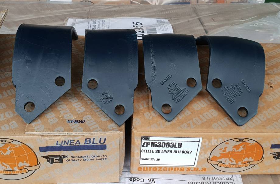  비료살포기1000리터 수입원형날 로타리날  뒤우측면