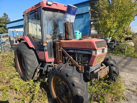 TYM Tractor CASE895XL (85hp) 앞좌측면