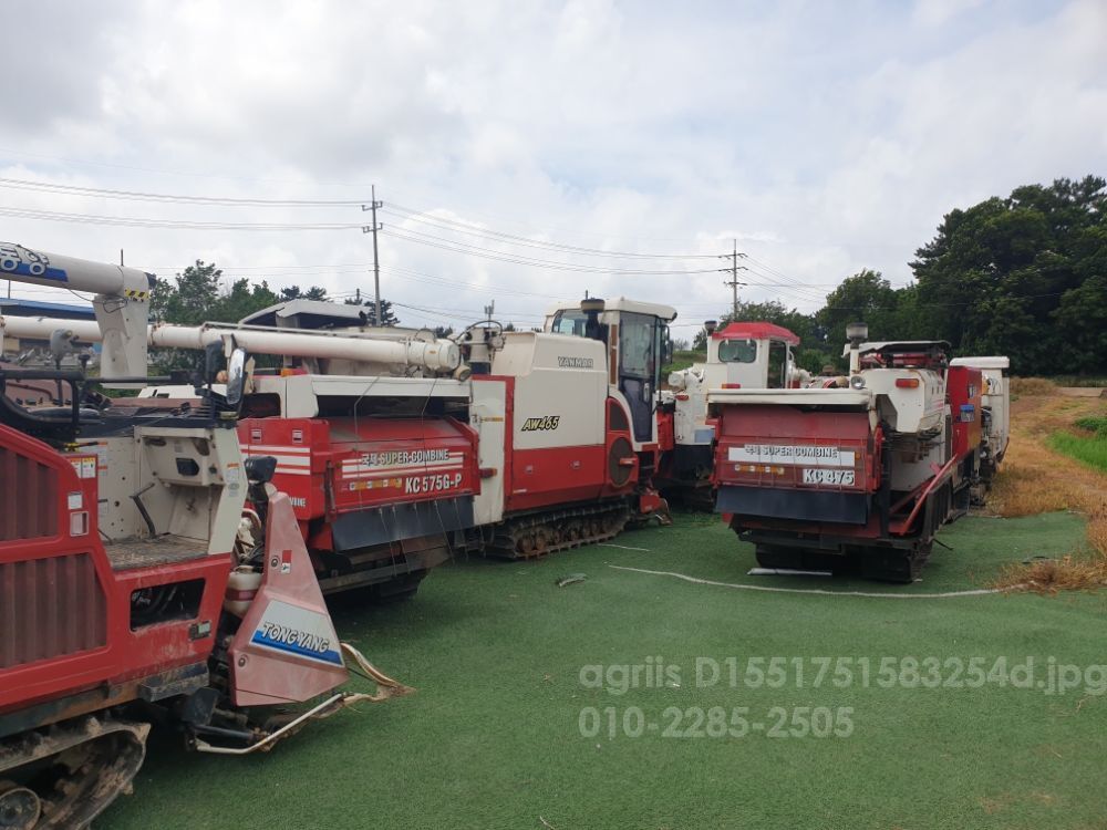 TYM 콤바인 C805G (5조식) 뒤우측면