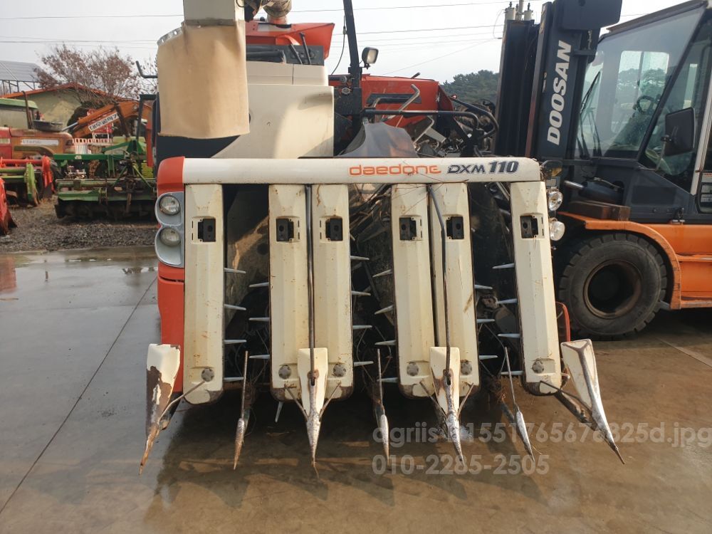 Daedong Combine Harvester DXM110 (6Rows) 뒤우측면
