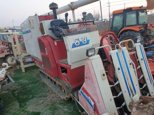 TYM Combine Harvester HU6500G (4Rows) 앞좌측면