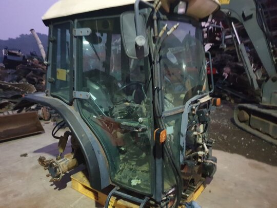 TYM Tractor T552 (55hp) CabinSpare Parts 앞Axle Loader