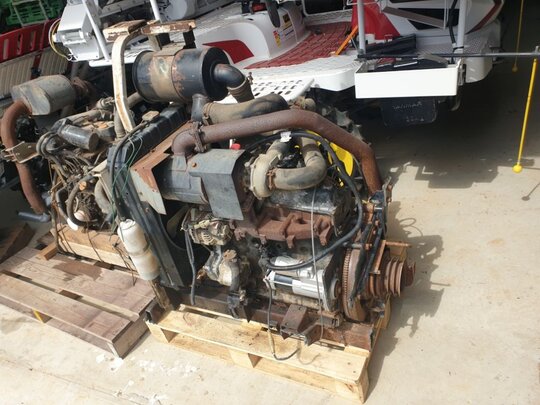 국제 콤바인 KC575 (4조식) 앞좌측면