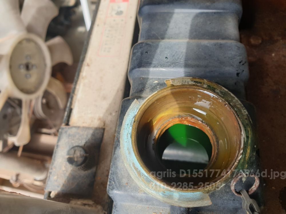 국제 콤바인 KC575 (4조식) 뒤우측면