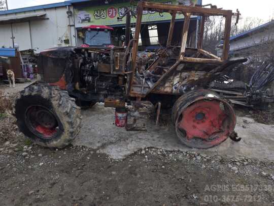 Kubota Tractor M125 (125hp) 앞좌측면
