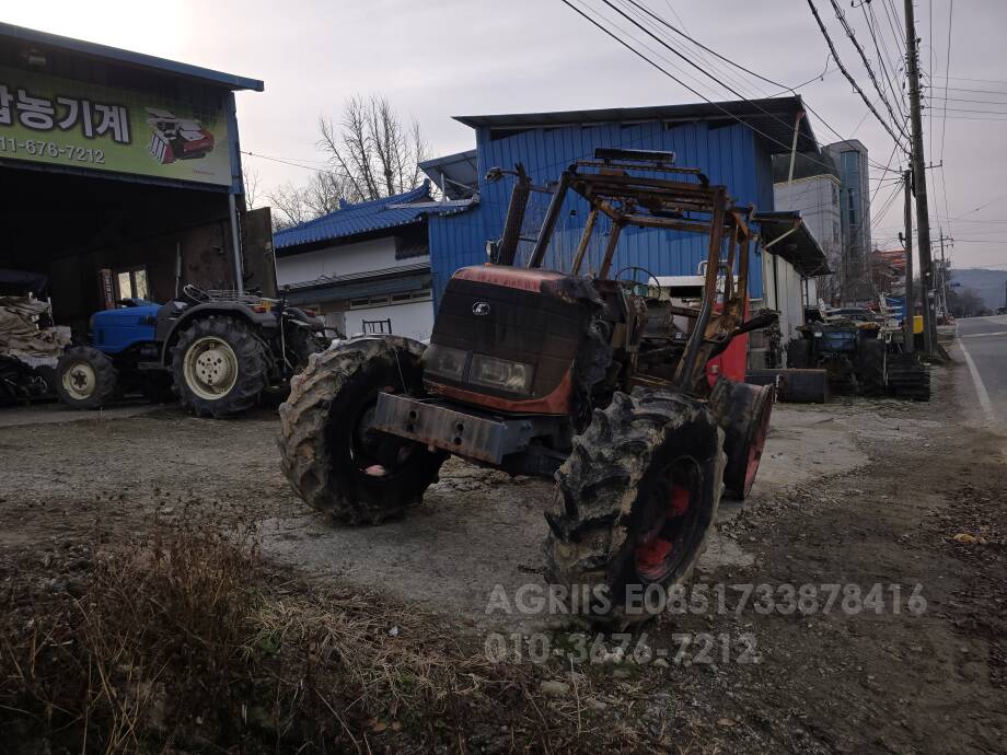 Kubota Tractor M125 (125hp) 뒤우측면