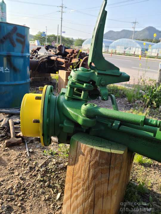 존디어 트랙터 6120R (120마력) 앞좌측면