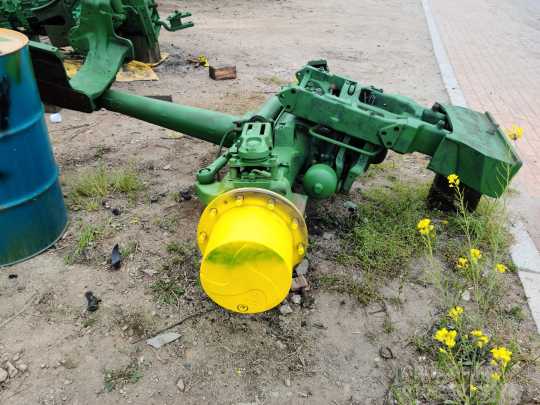 존디어 트랙터 6145R (145마력) 앞좌측면