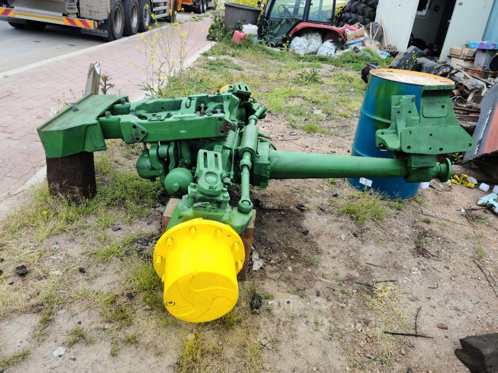 존디어 트랙터 6145R (145마력) 뒤우측면