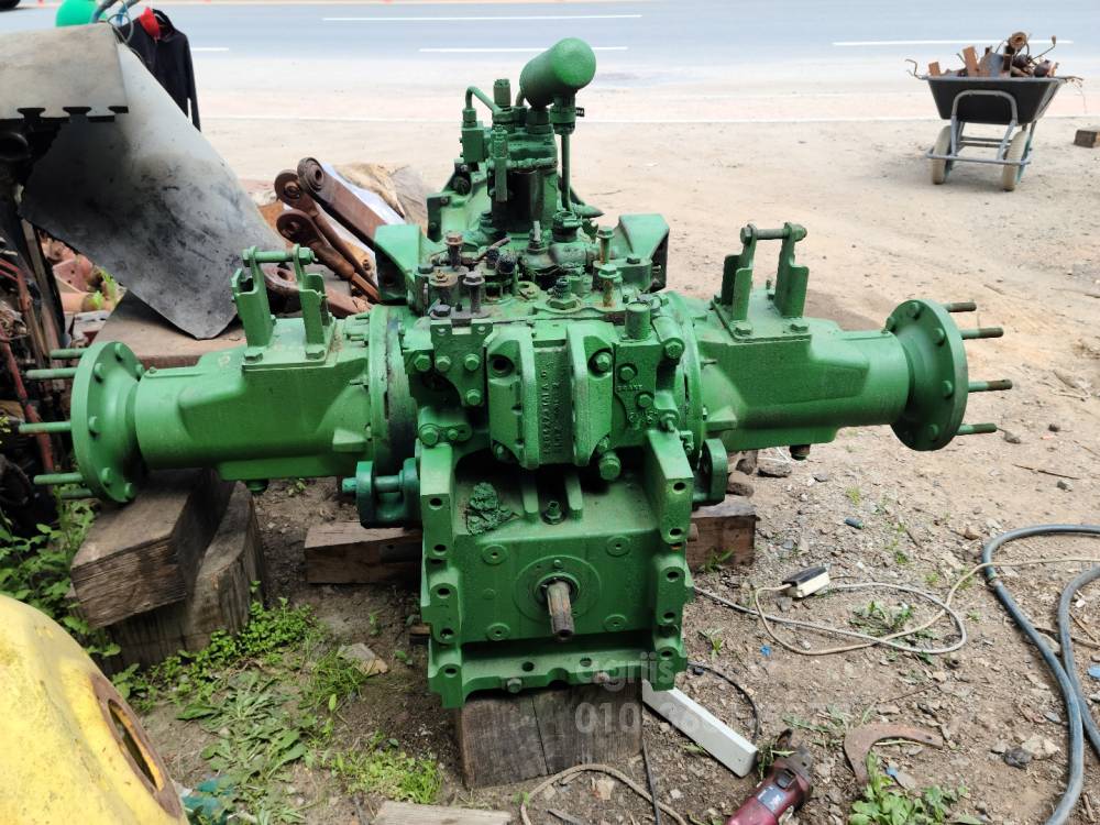 존디어 트랙터 6145R (145마력) 뒤우측면