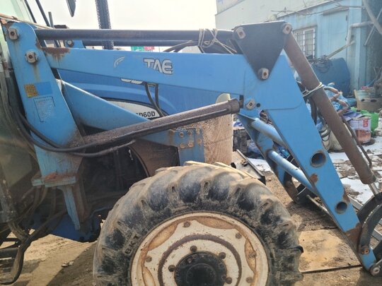 뉴홀랜드 트랙터 TD60D (60마력) 앞좌측면