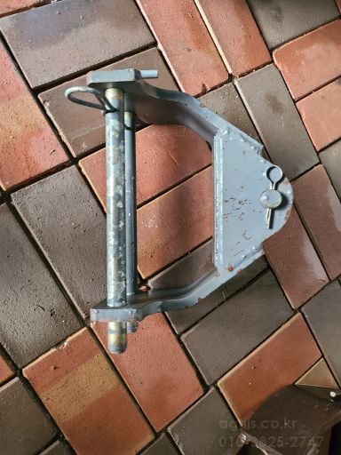 뉴홀랜드 트랙터 TL100 (95마력) 앞좌측면