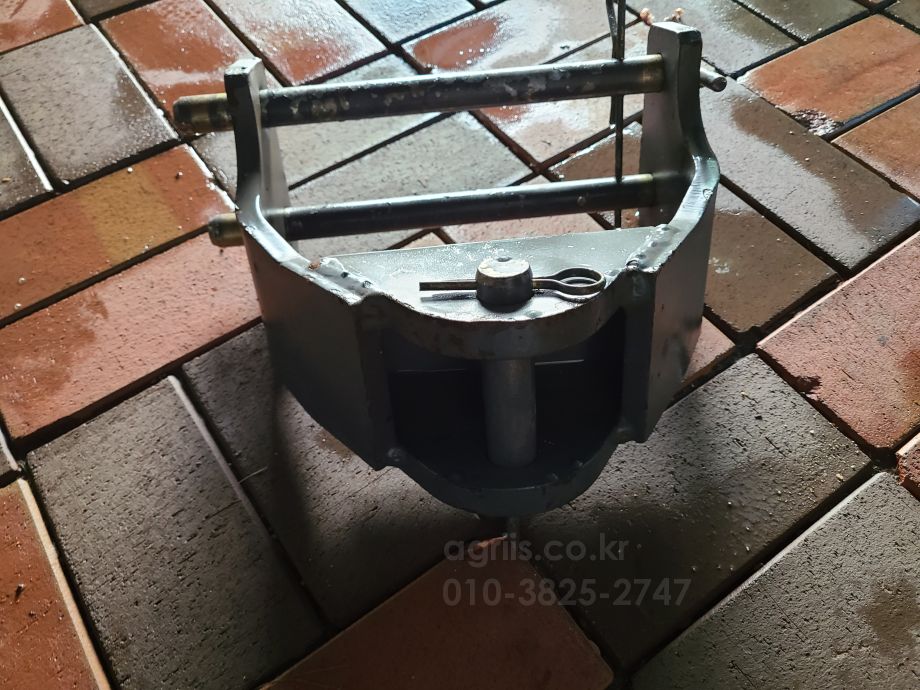 뉴홀랜드 트랙터 TL100 (95마력) 뒤우측면