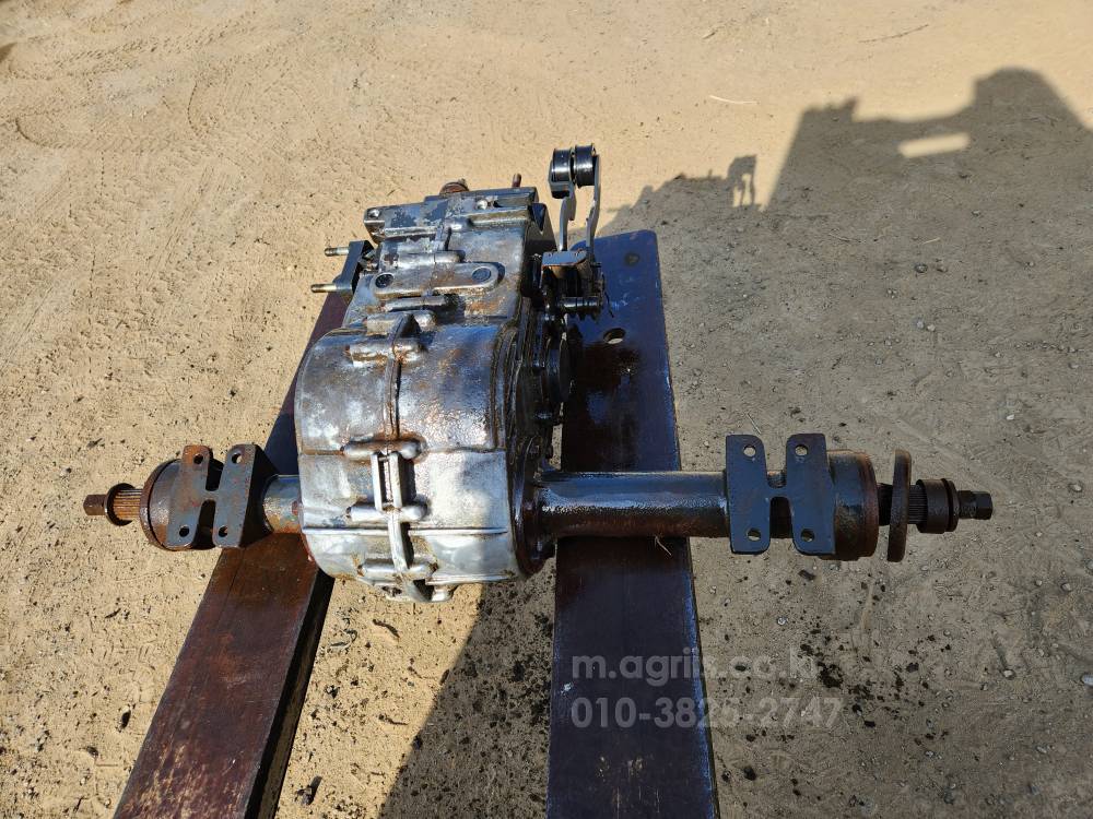 TYM 콤바인 C805G (5조식) 뒤우측면