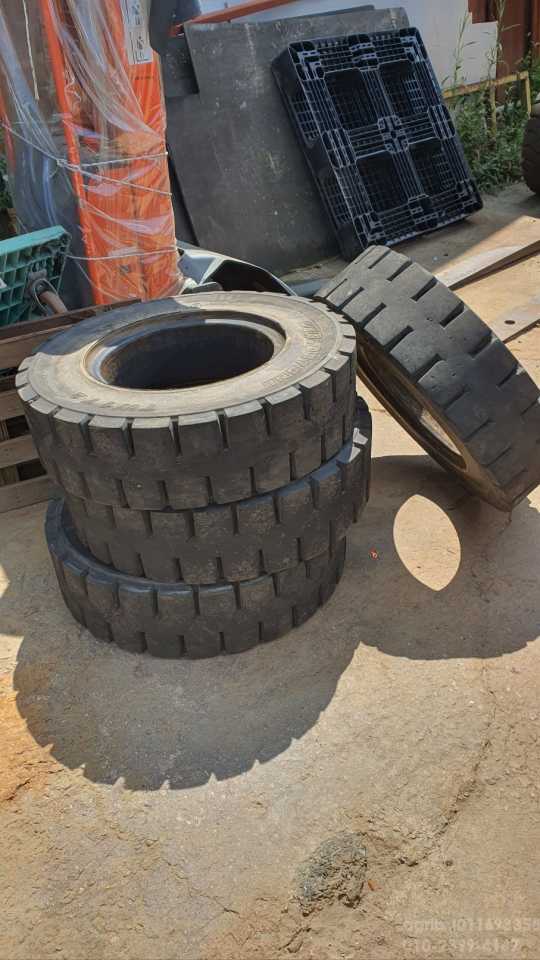  Forklift 4.5톤 지게차타이어  앞좌측면
