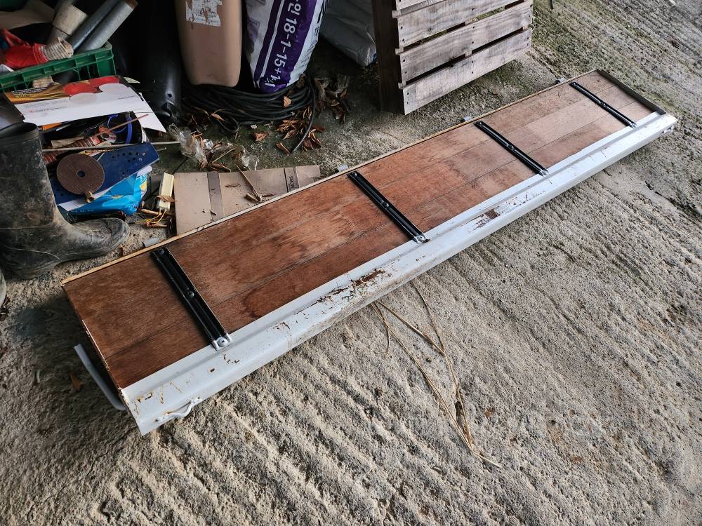  5톤 뒷문짝 정품 5톤 뒷문짝 정품  뒤우측면