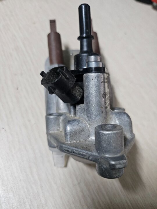 Kukje Combine Harvester KC6130 (6Rows) 요소수 사진1