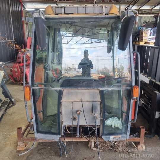 Kubota Tractor GM90 (90hp) Cabin