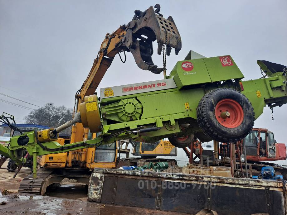 TYM Combine Harvester HU6500G (4Rows) 뒤우측면