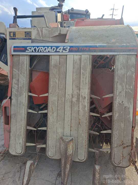 Daedong Combine Harvester R1-43 (4Rows) 앞좌측면