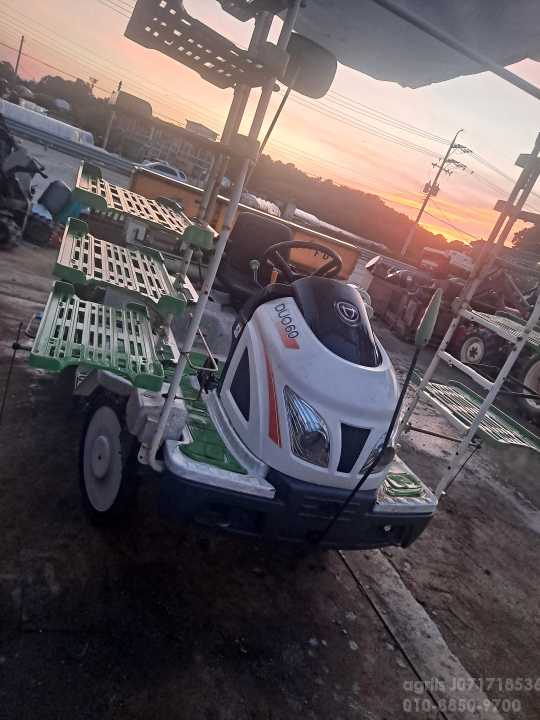 Daedong Rice transplanter DUO6 (6Rows) 앞좌측면