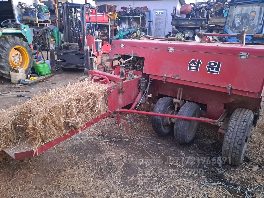 Shibaura Rectangle Baler MARKANT 45  뒤우측면