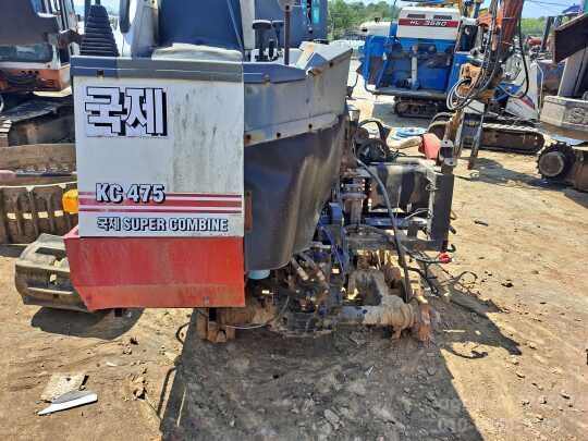 국제 콤바인 KC475 (3조식) 앞좌측면